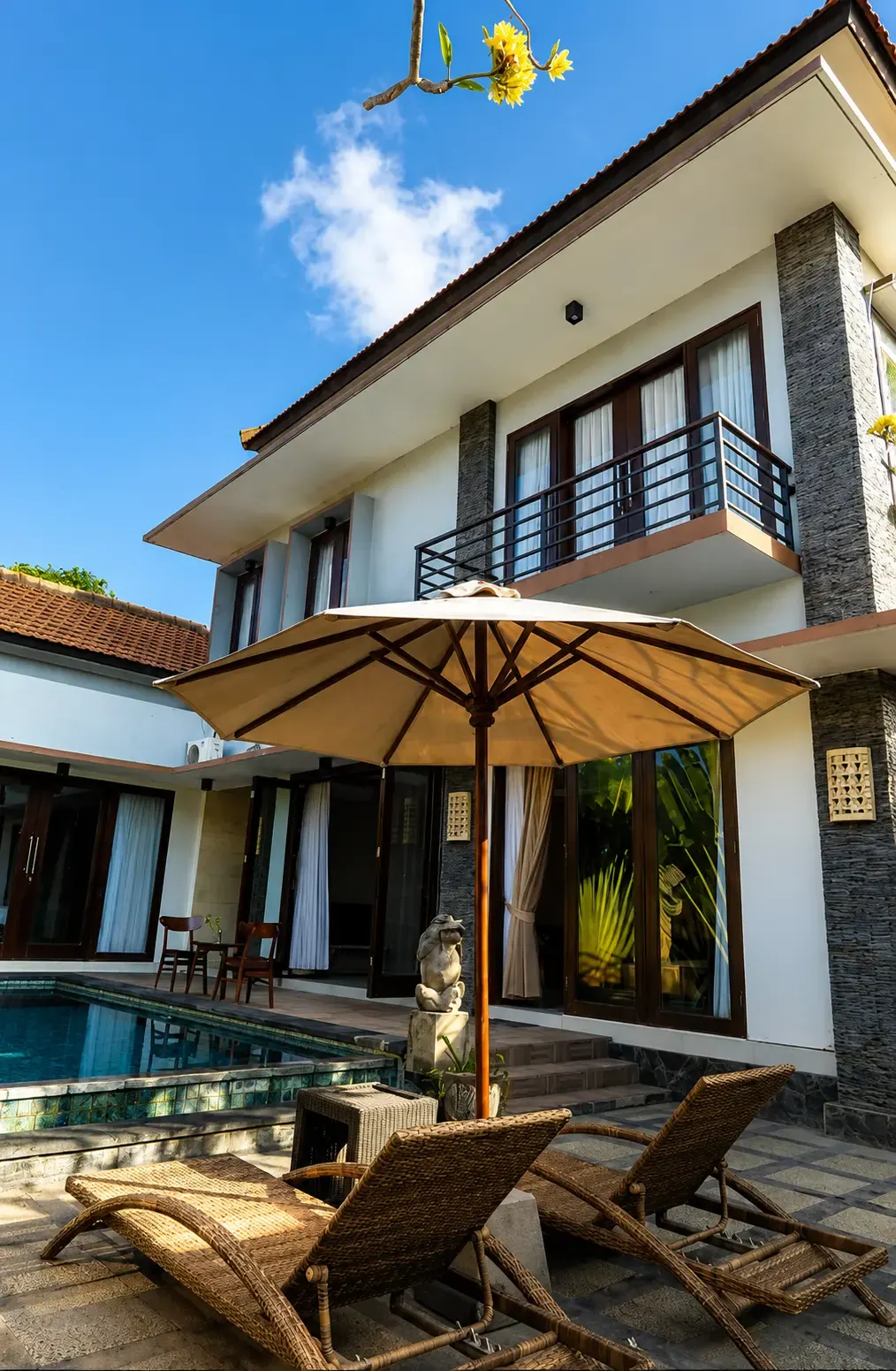 Kolam Renang Privat & Fasad Villa